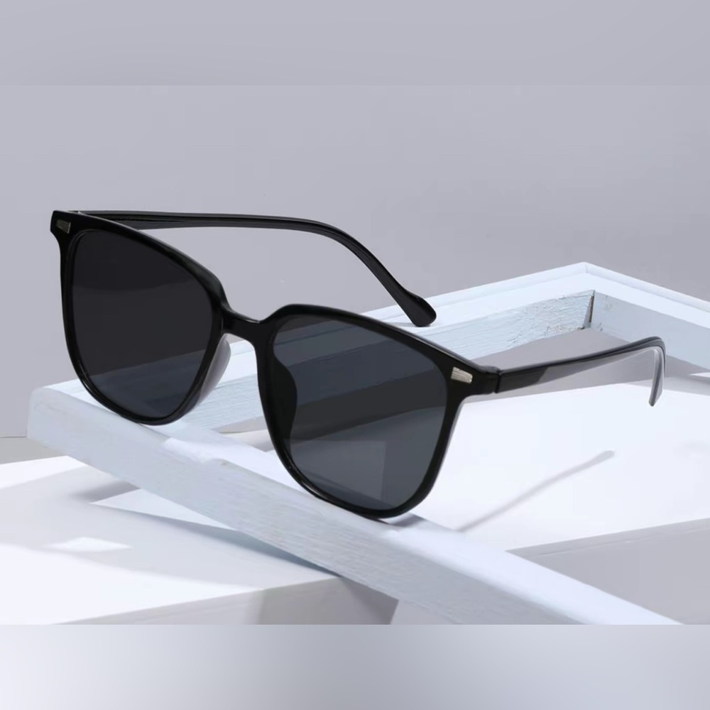 Vintage Trendy Sunglasses for Sun Blocking, Unisex Simple Design